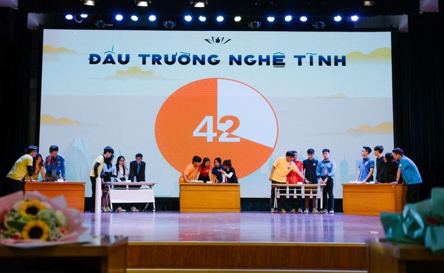 Chương trình chào tân sinh viên quy tụ hàng nghìn sinh viên Nghệ Tĩnh tại Hà Nội